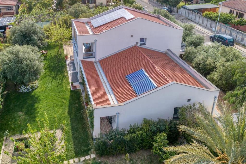 La Casa Degli Ulivi Appartamento In Villa Con Patio Quartu SantʼElena Kültér fotó