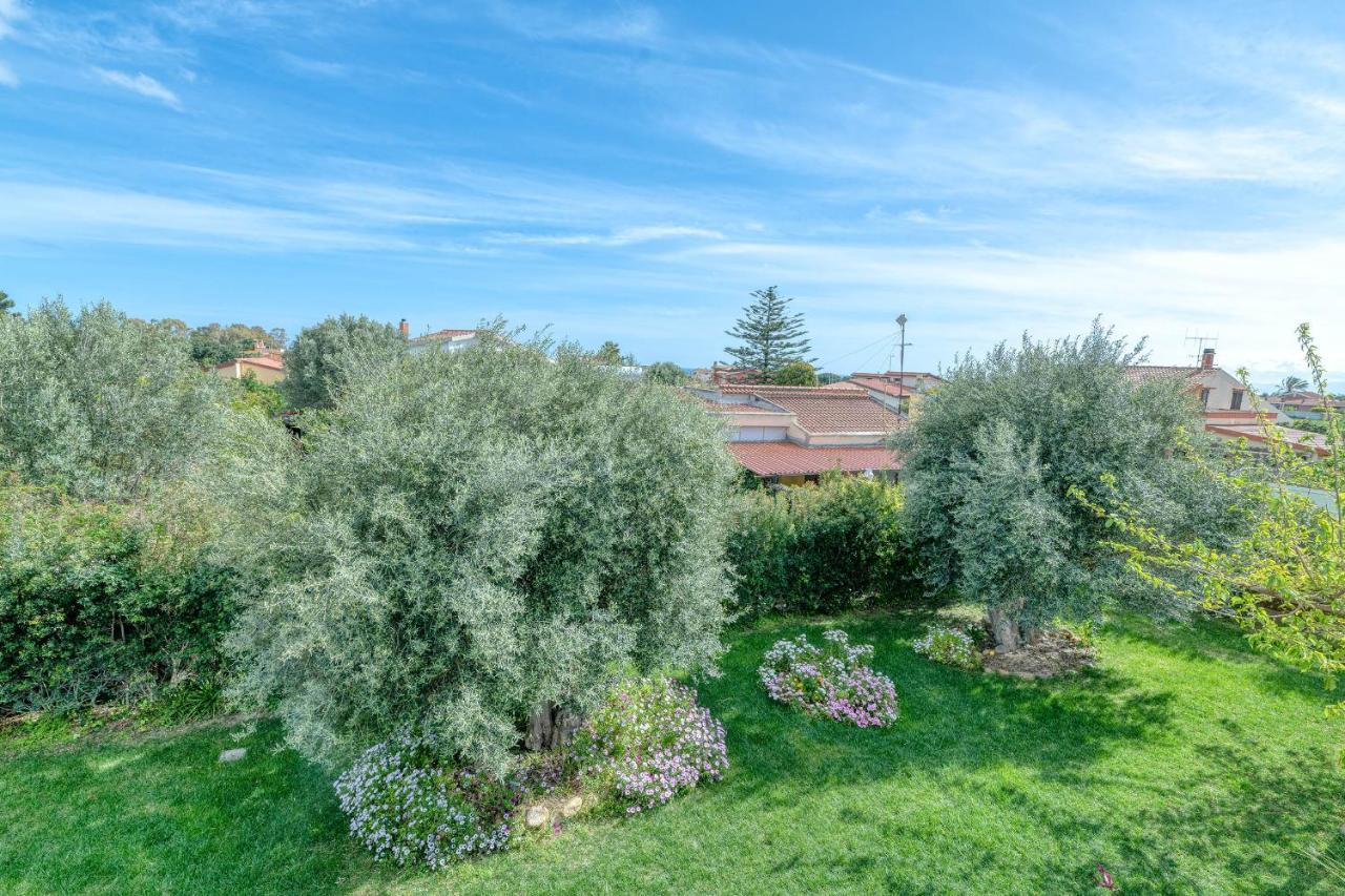 La Casa Degli Ulivi Appartamento In Villa Con Patio Quartu SantʼElena Kültér fotó